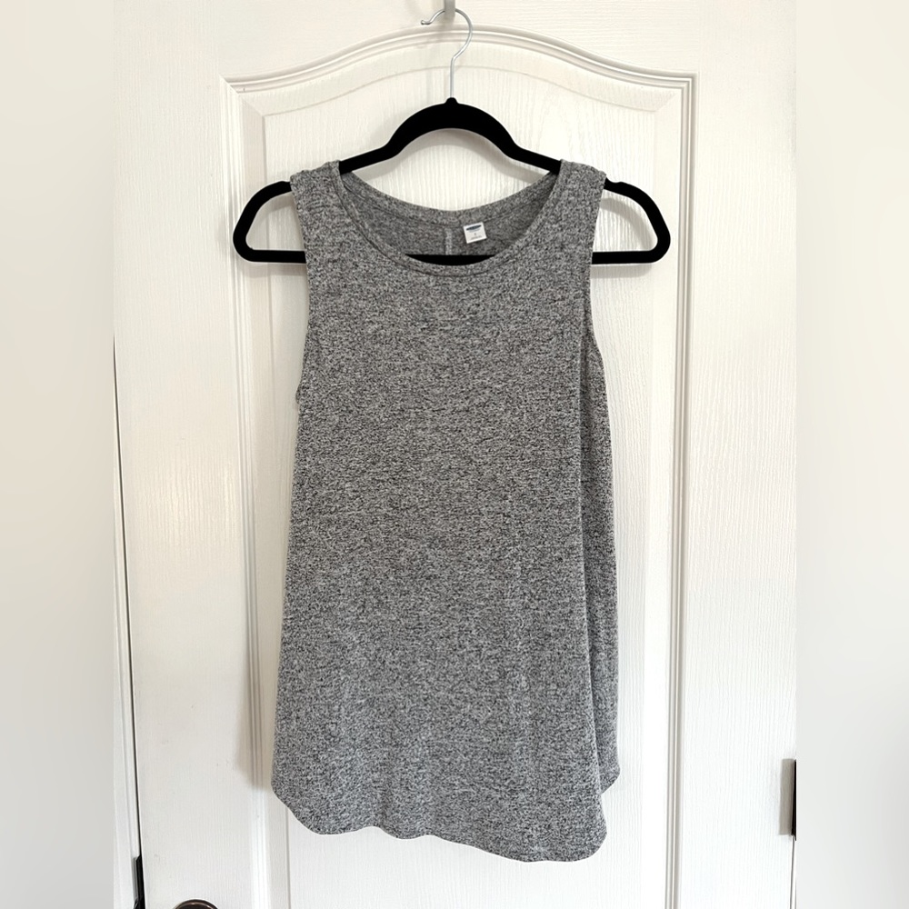 Gray Old Navy tank top